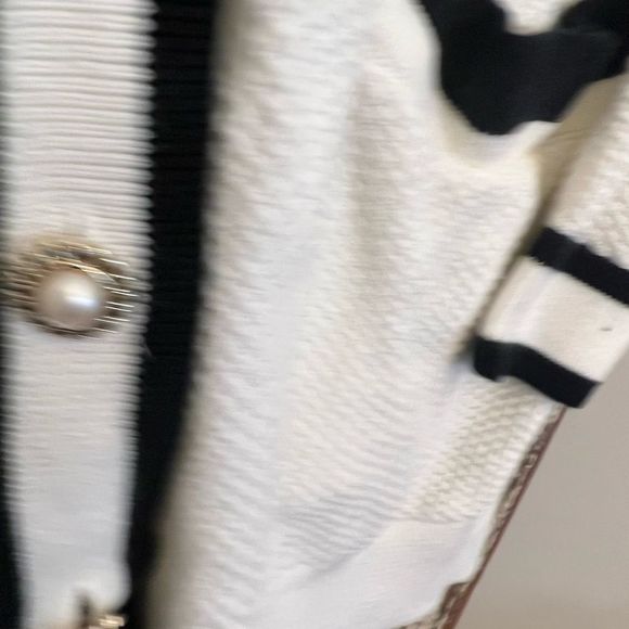 Women’s Who What Wear Pearl Button long dressy cardigan w contrast detail. - Picture 5 of 8